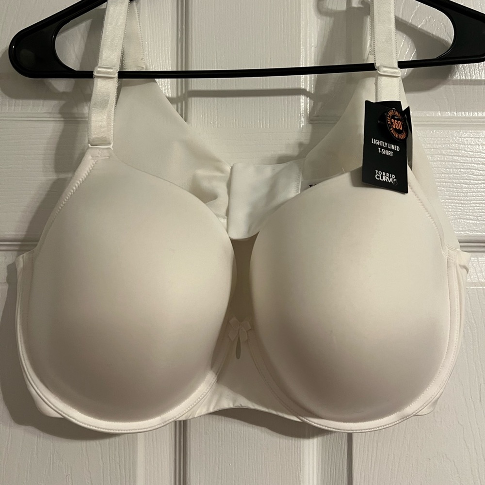 Torrid lightly lined T shirt bra 42DD